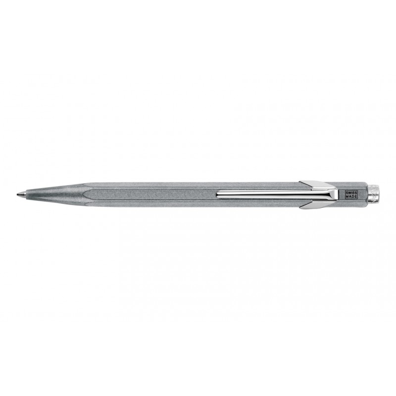 Caran D'Ache Penna A Sfera 849 Black Code, Fusto In Alluminio Leggero, Cartuccia Goliath Per 600 Pagine, Design Iconico Svizzero