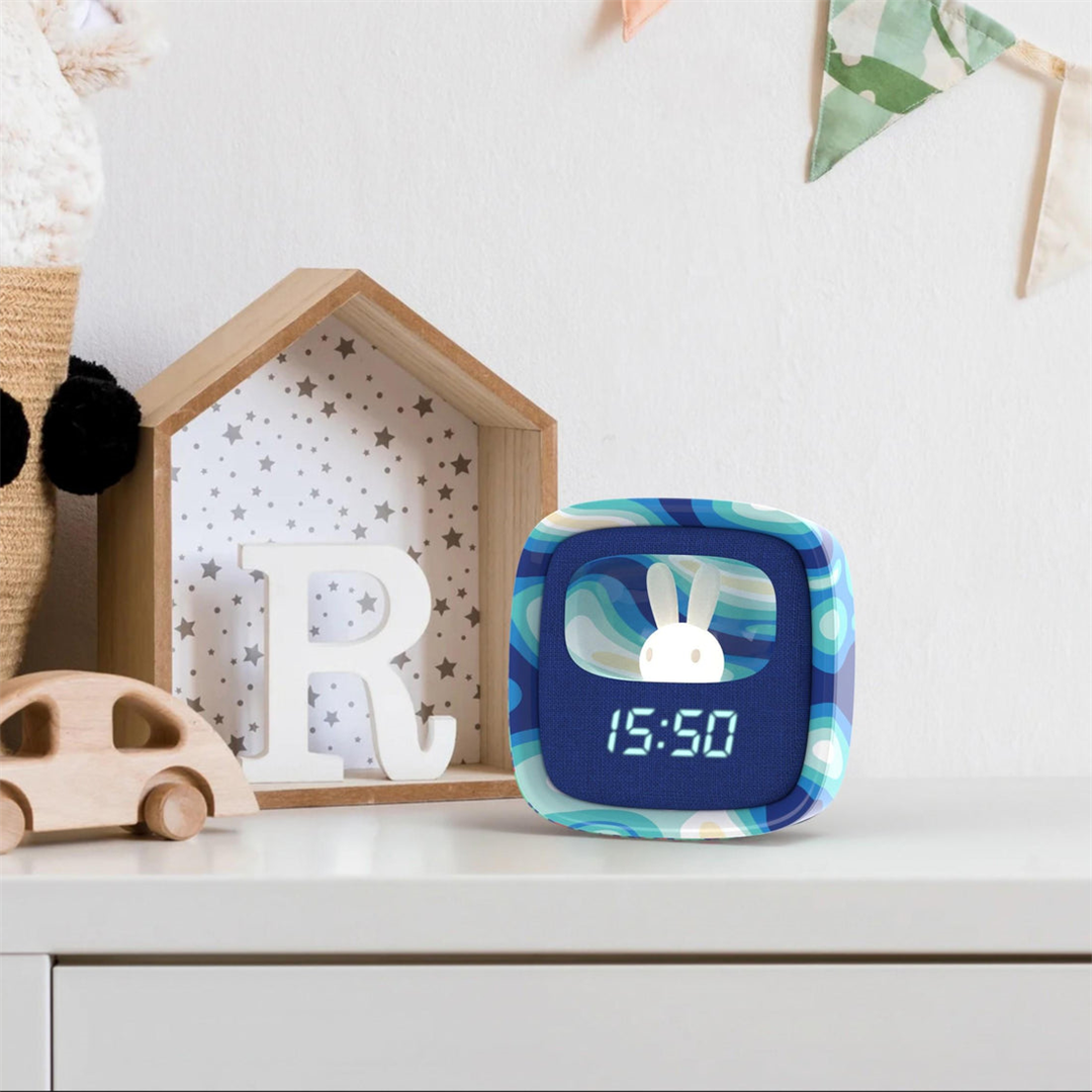 Billy Clock And Light Blue Waves — immagine 3