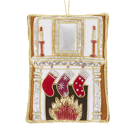 Ornamento Camino Decorato Con Calze